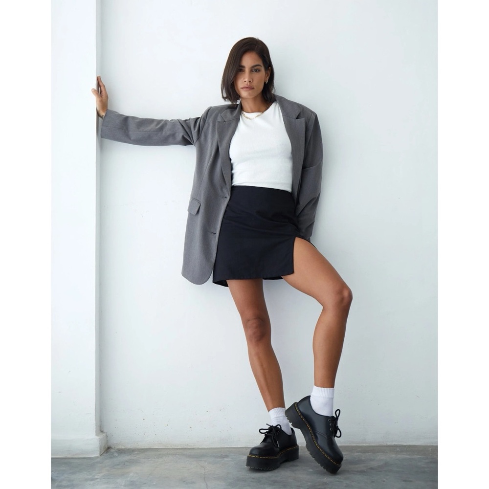 Motel Sheny Mini Skirt In Black Cotton Side Slit Classic Minimal High Rise - Picture 3 of 11